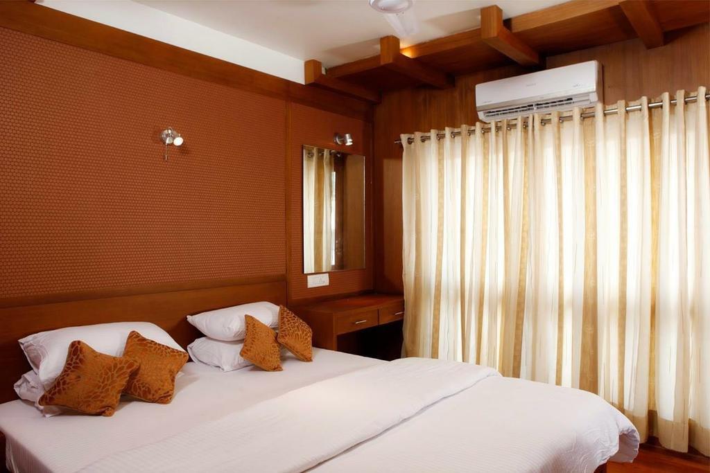 Why Not Houseboat Hotel Alappuzha Exterior foto